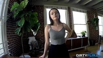 Avrupalı Güzellik Karli Brookes, Sert Bir Pov Videosunda Sikişiyor