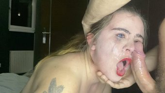 Sik Emmeyi Seven Genç Bir Fahişeyle Oral Seks