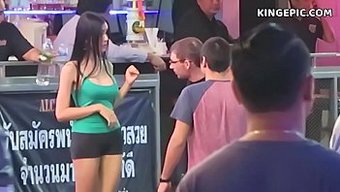 Gizli Kamera Taylandlı Genç Kızın Açık Havada Mastürbasyonunu Yakalıyor