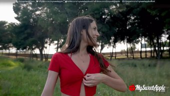 Doğal Amatör Çift, Parkta Açık Havada Seks Yapıyor