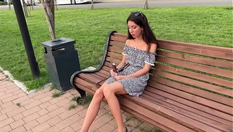 Katty West'I Sokakta Buldum Ve Arkadaşlarıyla Seks Yapmaya Götürdüm.