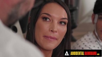Accidental Gangbang - Katrina Colt, Beş Bilim Adamı Tarafından Götü Parçalanıyor.