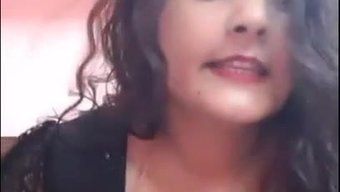 Afrikalı-Amerikalı Anne Ve Olgun Kız Kardeşler Sıcak Bir Videoda Baştan Çıkarıcı Bir Şekilde Dans Ediyor