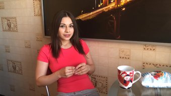Rus Amatör Kız Lolly Lips, Ev Yapımı Bir Videoda Komşusu Tarafından Sikişiyor