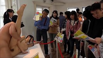 Karısı Ve Japon Genç, Birbirlerinin Amını Paylaşıyorlar