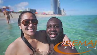 Latin Güzellikler Miami Beach'Te Kıvrımlarını Sergiliyorlar