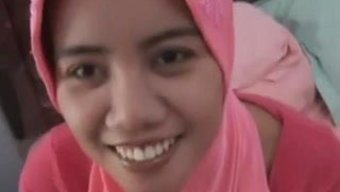 Asyalı Kadın Beyaz Yarrağı Deniyor Online Videoda