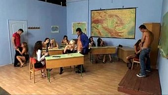 Lezbiyen Ve Hardcore Eylemle Vahşi Bir Yurt Partisi