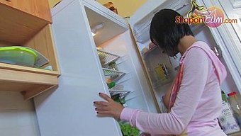 Avrupalı Milf'Ler Pantolon Çorabında Mastürbasyon Yapıyor Ve Birlikte Boşalıyorlar