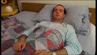 Yaşlı Amca, Genç Bebekten Anal Alıyor