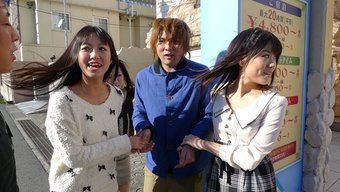 Şanslı Adamlar Bu Grup Seks Videosunda Bir Japon Kızı Paylaşıyorlar