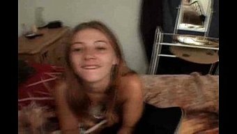 Amatör Erkek Kardeş Ve Kız Kardeş, Oral Zevke Giriyorlar