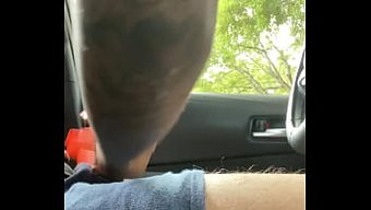 Azgın Amatörün Büyük Klitoris Piercingiyle Mastürbasyon Yaptığı Ev Yapımı Video
