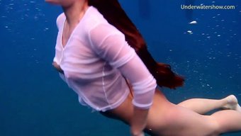 Plajda Çıplak Genç Erotik Video