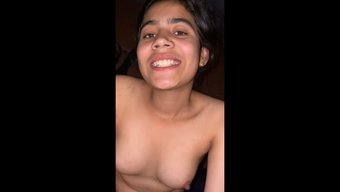 Desi Bhabhi'Nin Dar Amı Ilk Kez Sikişiyor