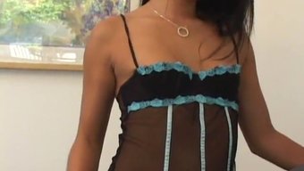 Asyalı Porno Yıldızıyla Irklararası Oral Seks Ve Penetrasyon