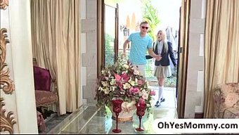 Jessie Ve Üvey Oğlu Sıcak Bir Milf Ile Sıcak Bir Üçlü Yapıyorlar