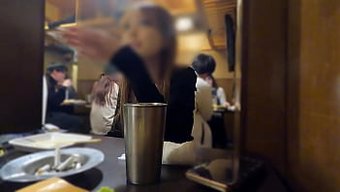 Ince Bir Japon Hostesin Gerçek Hayattan Gizli Kamera Görüntüleri Ve Içki Seansı