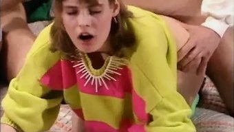 Klasik Vintage Videoda Büyük Doğal Göğüsler Ve Boşalma Yutma