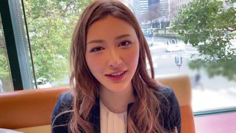 Bu, Doğal Büyük Göğüslü Ve Güzel Bacaklı Genç Bir Kadının Ev Yapımı Videosunun Ilk Bölümü. Favori Patronunun Sikini Emmekten Çok Mutlu.