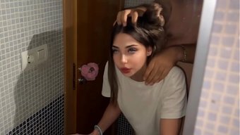 Kiramı Ev Sahibimle Sikişerek Ödüyorum, 18’lik Tatlı Kız