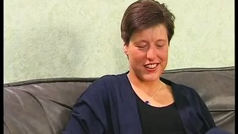 Retro Çift Evde Sert Sikişin Tadını Çıkarıyor