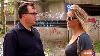 90'Ların Alman Milf'I Vintage Pornoda Arkadan Alıyor