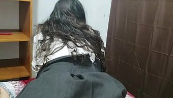 Öğretmen Okul Sonrası Sikişte Okul Kızıyla Ilgileniyor