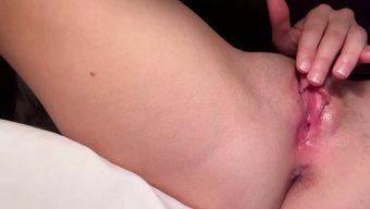 Biseksüel Genç Hd Videoda Orgazm Olmak Için Mastürbasyon Yapıyor