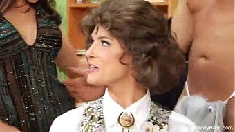 Retro Porno Videosu Yüz Sikişi Ve Oral Seks Içeriyor