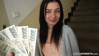 Genç Kızın Amcasıyla Ilk Deneyimi Vahşi Bir Karşılaşmaya Dönüşüyor