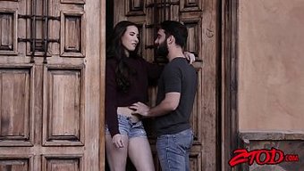 Casey Calvert, Derin Boğaz Sakso Çektikten Sonra Sıkı Kahverengi Deliğini Geniş Açıyor