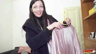 Küçük Göğüslü Milf Rina Helena, Pick-Up Seçmelerinde Alman Izci Tarafından Götü Delik Deşik Ediliyor.