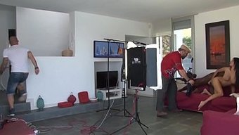 Büyük Doğal Göğüsler Ve Irklararası Creampie, Kamera Arkası Videosunda