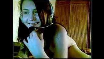 Rus Genç 18+ Web Kamerasında Yaramaz Oluyor