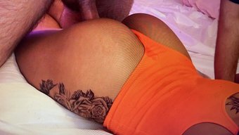 Ince Amerikalı Kız, Kirli Bir Göt Işi Ve Yanlışlıkla Creampie Ile Yakın Çekim Yapıyor