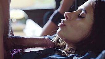 Seksi Latin Bebek Vibratörünü Ve Sakso Isteklerini Yerine Getiriyor