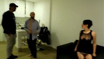 Iş Arkadaşım, Karımın Süt Dolu Amını Sikmekten Asla Bıkmaz.
