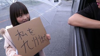 Mikoto Mochida'Nın Japon Okul Kızı Rol Oyununda Gizemli Bir Adamla Duygusal Bir Karşılaşması
