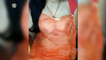 Hintli Baştan Çıkarıcı Eş, Kabarık Meme Uçları, Cowgirl Pozisyonu, Duygusal Masaj, Kendi Kendine Zevk Ve Manuel Uyarıma Odaklanarak Cinsel Içerikli Aktiviteleri Tartışıyor.