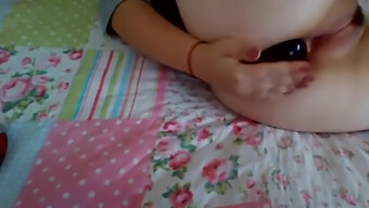 Rus Amatör Kız Bir Dildoyla Tek Başına Oynamaktan Keyif Alıyor