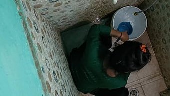 Genç Hintli Kız Tabassum'Un Banyo Solo Videosu Sızdırıldı
