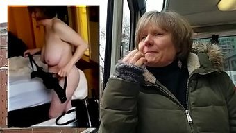 Büyük Doğal Göğüslere Sahip Olgun Bir Kadın Özel Ve Umumi Olarak Gidiyor