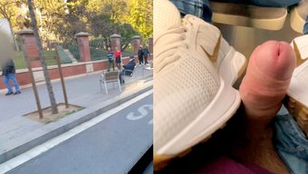 Genç Bir Kadın Otobüste Halka Açık Bir Ayak Fetişinin Tadını Çıkarıyor