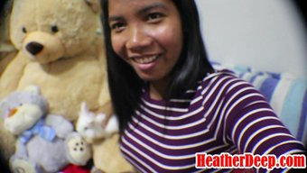 Heather Deep, Üç Buçuk Aylık Hamile Genç Bir Taylandlı Kadın, Büyük Bir Penis Üzerinde Etkileyici Bir Derin Boğaz Yapar Ve Tatmin Edici Bir Yüz Cumshot Ile Sonuçlanır