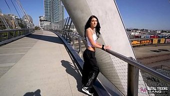 Dana Wolf'Un Porno Seçmeleri Sırasında Yoğun Anal Karşılaşması