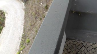 Kızın Komik Açık Havada Solo Oyun Seansı