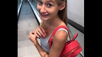 Fitness Tutkunu Tiffany Tatum'Un Mağaza Soyunma Odasında Esprili Halka Açık Kaçamağı