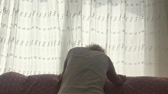 Azgın Milf Kontrolü Ele Alıyor Ve Tutkulu Bir Şekilde Sürüyor