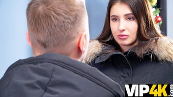Monica'Nın Borç Tahsildarı, Duygusal Bir Sakso Ve Tedavinin Arkasından Alıyor